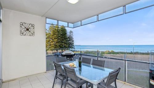 Frontage Apartments- 3Bedroom Central Seaview Escape