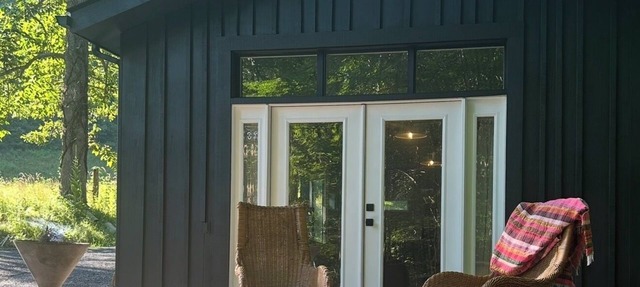 Full Moon Hollow. Open plan studio cabin in tranquil Renick as a perfect getaway