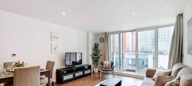 Fully Serviced Two Bed Apartment by ExCeL & O2