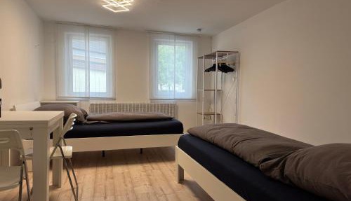 Gästehaus mit 5 separaten Schlafzimmern für 8 Personen , 24 h check in