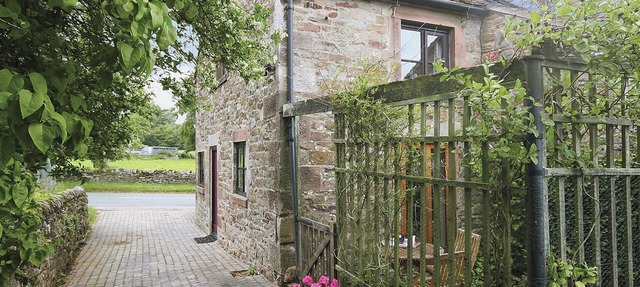 Gable Cottage - E3386