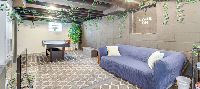 Game Room & Fire Pit: West Mifflin Home!