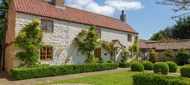GARDEN COTTAGE, pet friendly, character holiday cottage in Doncaster