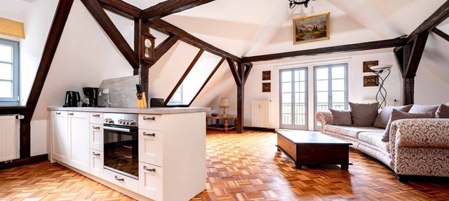 Gemütliche, eindrucksvolle Maisonette-Wohnung mit großem Balkon und Blick ins Grüne