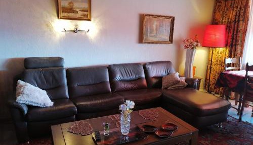 Geschäfts oder Ferienwohnung 53m2 gross in zwischen Olten und Aarau möbliert Internet Küche mit schöner Aussicht Parkplatz gratis Mit Hund moeglich
