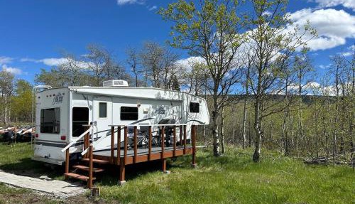 Glacier Borealis - 27’ Glamping Trailer by Glacier