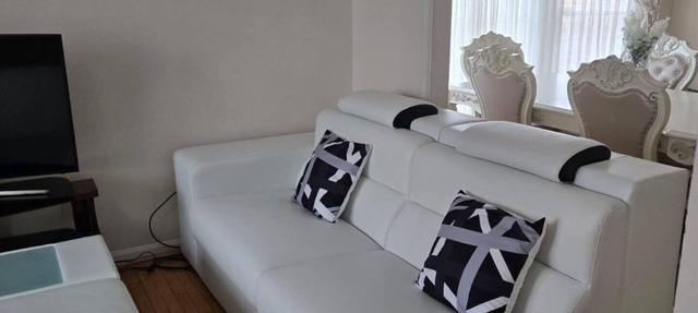 Glamorous Two level, 4 bedroom Family Home