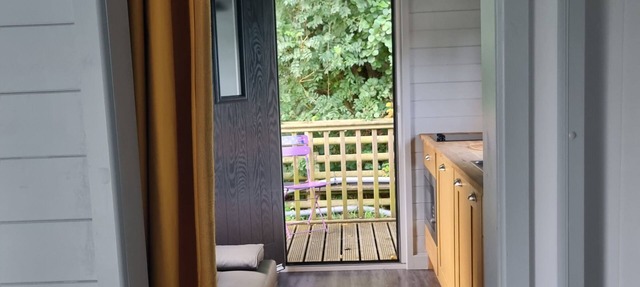 Glamping Hut - Riverview 3
