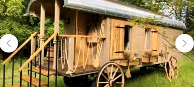 Glamping: relaxation in a circus wagon