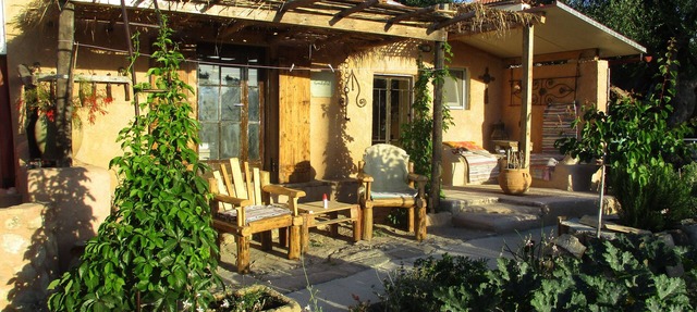 Goatshed, a Romantic Cottage .Sleeps 3.(2 Ideal)Walk to long sandy beach.