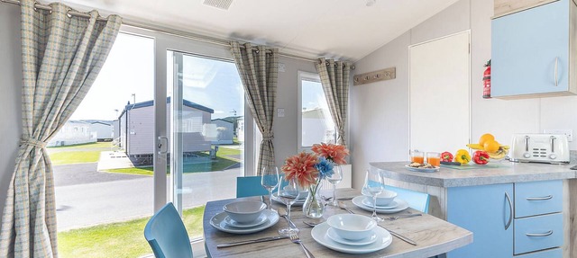 Gold Caravan with parking, ensuite & decking