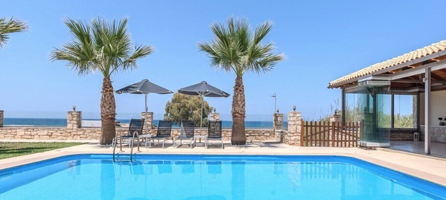 Golden sand beachfront villa ,6 Bedrooms,Rethymno