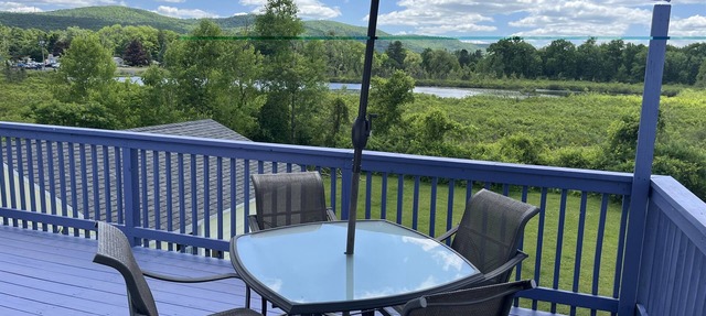 Goose Pond Two less than 1 mile from ASV, Immaculate 2nd floor apartment