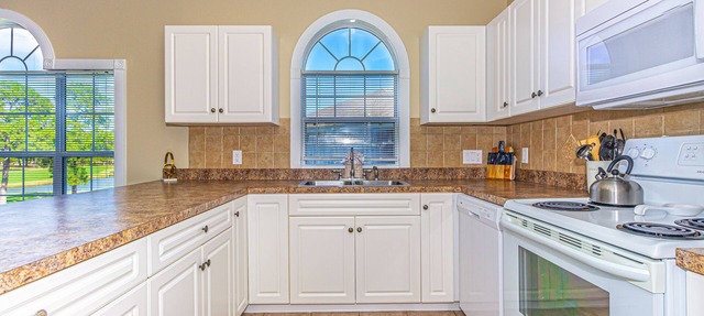 Gorgeous 2BR 2BA Modern Masterpiece Near Beach