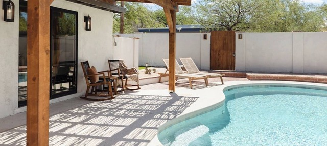 Gorgeous 3br/2bath home with 1br/1bath casita w/plenty of space to relax.