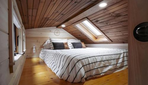 Gorgeous Cedar Tiny House for a Unique Pet-Friendly Getaway in Chester, Vermont
