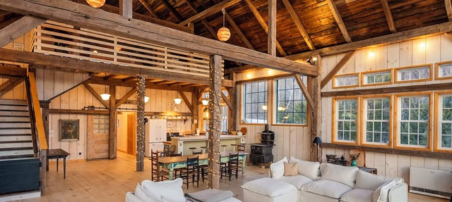 Gorgeous couples barn with WiFi & hot tub in lovely Londonderry
