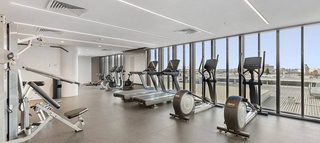 Gorgeous High-Rise Unit with Sky Bar, Pool and Gym