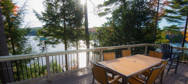 Gorgeous Lake Side Escape Near The White Mountains Of NH
