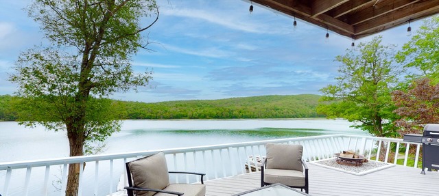 Gorgeous lakefront gem with private dock, deck, firepit, grill, fireplace & WiFi