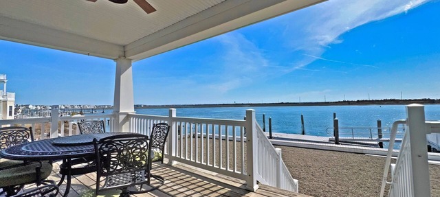 Gorgeous Recently Renovated Bayfront Home with a Boatslip!