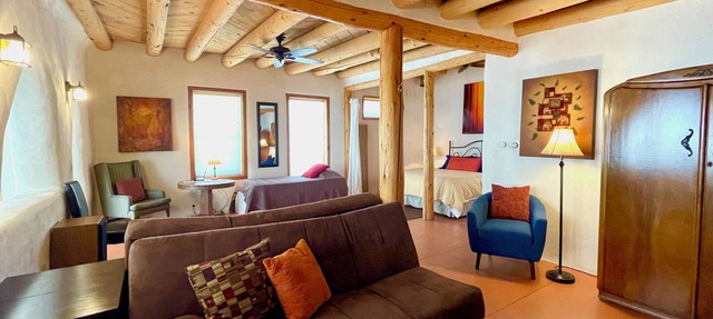 Gorgeous, Romantic Adobe Home between Taos & Ojo Caliente Spa!