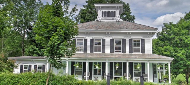 Gorgeous Victorian-Style House w/Hilltop Pool!