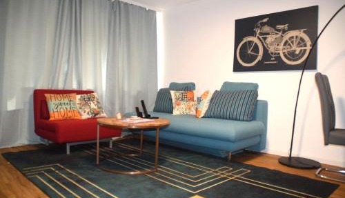 GraceHomes - 3 Room Apartment, Airport, Stuttgart Messe & Fair, Garage, Ventilator, Free Coffee, WiFi, 6 Guests Max