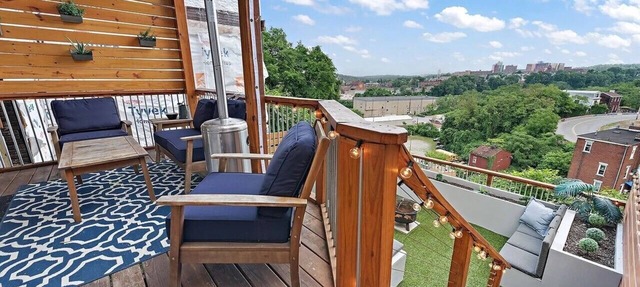 GREAT SPACE & location! 2-bedroom row-house with backyard in vibrant Pittsburgh!