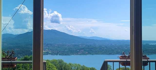 GREAT VIEW HOUSE - LAKE MAGGIORE 10 MINUTES FROM STRESA AND THE BORROMEE ISLANDS