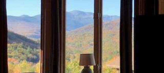 GREAT Views+ Location/5 min to Story Land, 3 Bedrms/Pool, Pickleball/AC + ski.