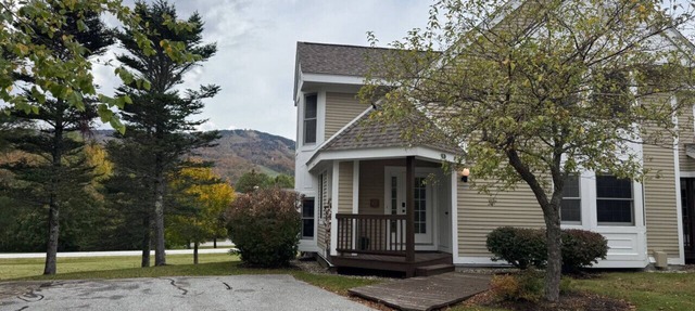 Greenspring Townhome- Shuttle, Pool, Hot Tub & Gym