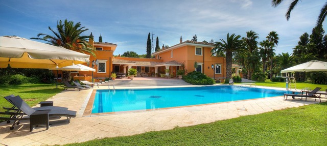 Guest house with pool, soccer field, tennis court, beach volleyball, m990