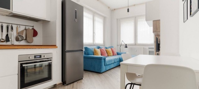GuestHost - A comfortable and welcoming 65 square meters apartment, perfect for four people, located on the ground floor of a building.The property is strategically located: thanks to the nearby M4 metro line, guests can easily get around the city and re