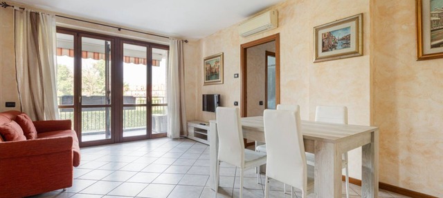 GuestHost - Apartment with balcony 500m from North Park!