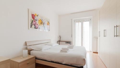 GuestHost - Bright Comfy Apartment