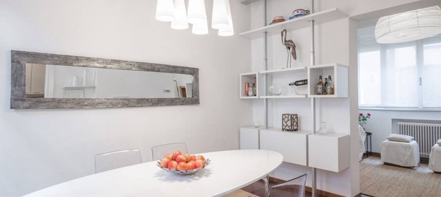 GuestHost - Exclusive apartment of 85 square meters for 4 people, located on the first floor of a building WITHOUT elevator (you have to make the stairs to access). Located in the heart of Padua, a short walk from Piazza delle Erbe, less than 5 min walk