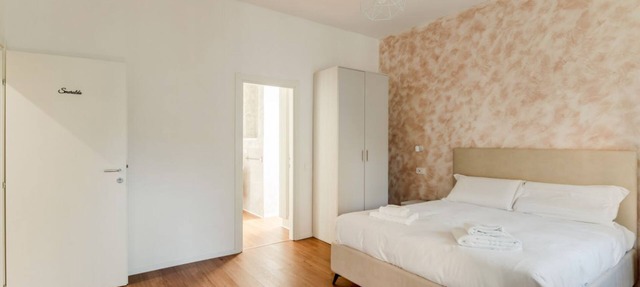 GuestHost - Modern 25 sqm room just 6 minutes walk from Sant'Antonio Hospital, able to accommodate up to 3 people. The accommodation is located on the ground floor (raised) of a building without a lift (NOT suitable for disabled people). Please note that