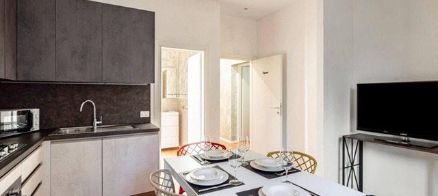 GuestHost - Modern 35 sqm apartment just 6 minutes walk from Sant'Antonio Hospital. The accommodation, which can host up to 3 guests, is located on the ground floor (raised) of a building without lift (NOT suitable for disabled people). Please note that