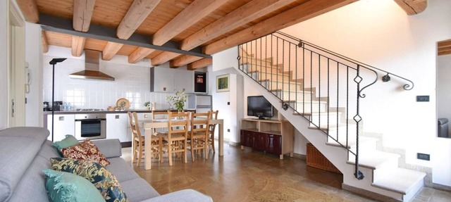 GuestHost - The apartment is located in the center of Calaone di Baone at 227 meters above sea level in the municipality of Baone, an area known for its proximity to the Euganean Hills, ideal for nature and sports lovers who wish to take a break in this