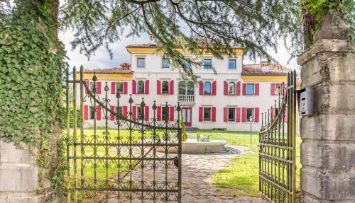 GuestHost - Timeless Charm - Stunning Apt in Villa