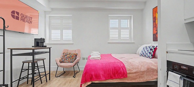 GuestReady - Chic Studio in Vibrant Liverpool