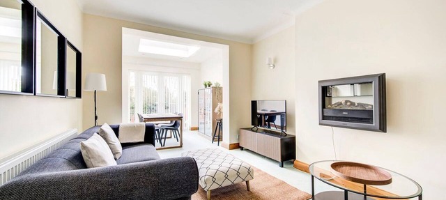 GuestReady - Spacious 4bed with backyard