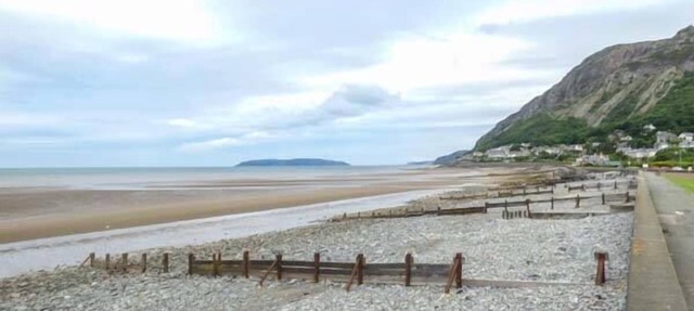 GWYLANEDD TWO, romantic, country holiday cottage in Llanfairfechan