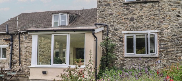 HAFOD, pet friendly, character holiday cottage in Chirk