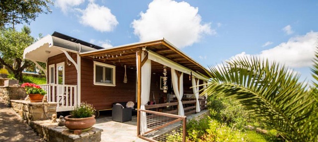 Hakuna Matata Holidays wooden lodge with airco & pool in Greek Olive Grove