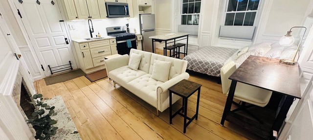 Hale Loft w/kitchen, bath, laundry next to PEA