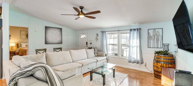 Half-Mi to Lakemont Park: Family-Friendly Home!