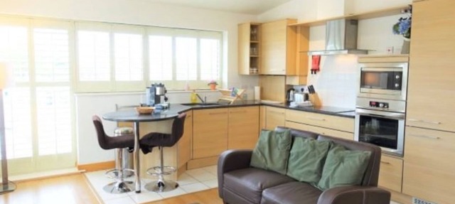 Hampton Ct 2 beds with balcony