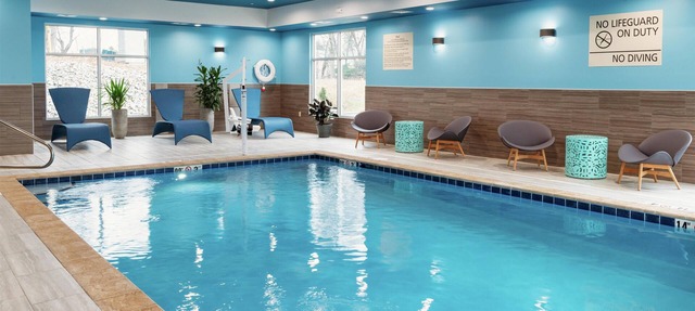 Hampton Inn & Suites Pittsburgh New Stanton